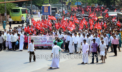 Beedi workers demand scrapping ordinance 1